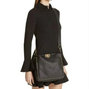 VALENTINO GARAVANI Pebbled Calfskin Rockstud Flip-Lock Messenger Bag Black